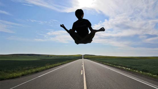 بلند شدن از زمین و شناور شدن در هوا